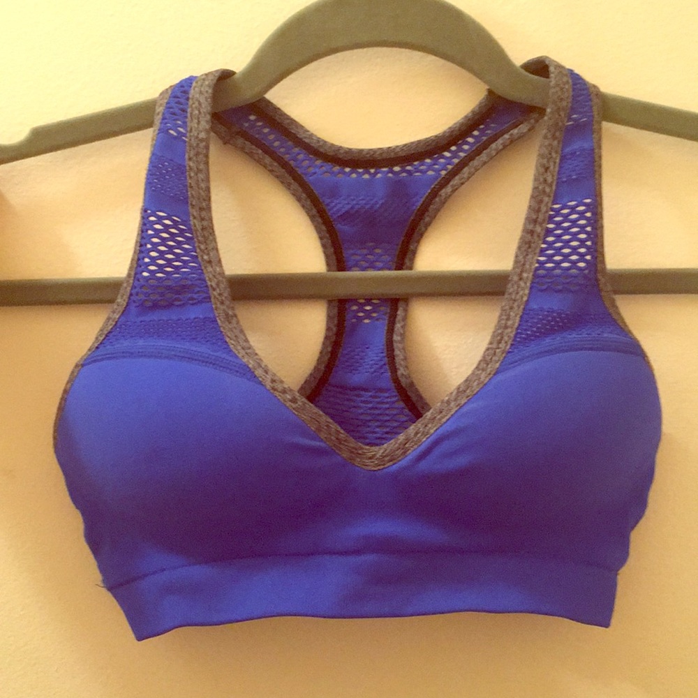 PINK Victoria’s Secret sports bra